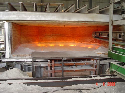 日产30吨乳白玻璃全电熔炉